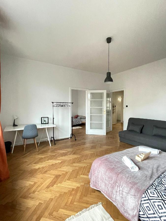 Big And Cozy Bedroom In Privatunterkunft Krakau